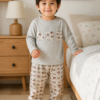 Pijama longo para meninos em algodão, com gola v — Cinza estampado — foto A