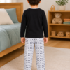 Pijama longo para meninos em algodão, com gola v — Preto e branco - geométrico — foto C
