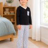 Pijama longo para meninos em algodão, com gola v — Preto e branco - geométrico — foto D