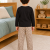 Pijama longo para meninos em algodão, com gola v — Preto e bege - geométrico — foto C