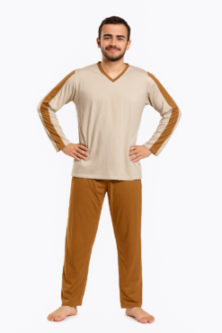 Pijama masculino bege com gola V e calça caramelo