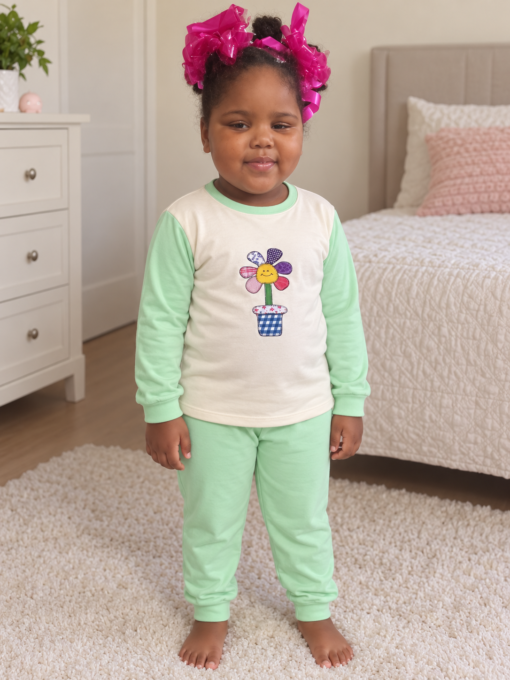 Pijama longo para meninas, Creme e verde menta - flor no vaso, vista A
